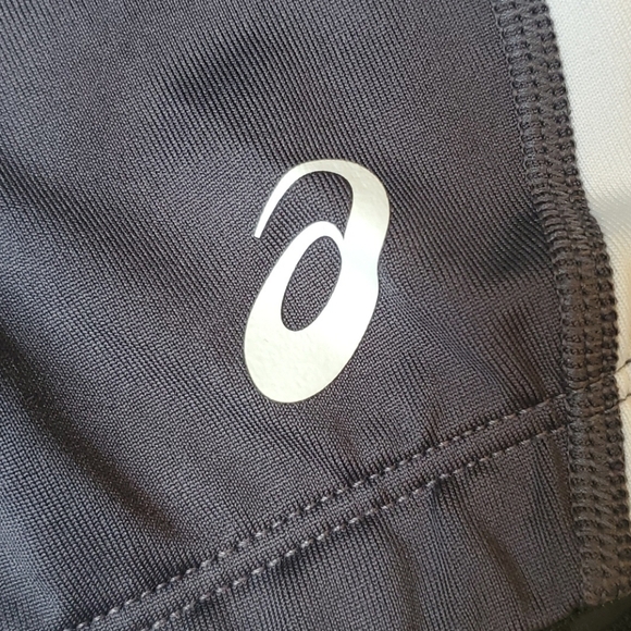 ASICS size Large running shorts - Picture 6 of 12